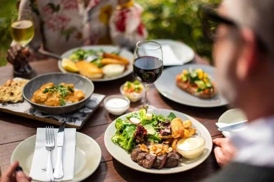 Dégustez les saveurs de cape town lors d’une balade gourmande à bo-kaap, bree street et au marché v&a. guide local et dégustations incluses. réservez vite.