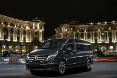 Transfer privado do seu hotel em roma para o aeroporto de fiumicino em mercedes com ar-condicionado e motorista local. reserve já.