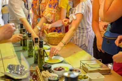 Katakolo: tour privato in fattoria di olive, degustazione di olio fresco e pranzo tradizionale nel villaggio di korakochori. prenota ora il tuo posto!