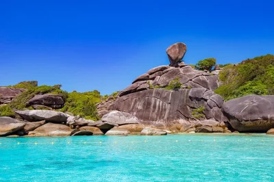 Îles similan, snorkeling, tortues de mer et plages de sable blanc : explorez les plus beaux fonds marins au départ de phuket. prise en charge à l’hôtel, déjeuner thaï, guide local inclus.