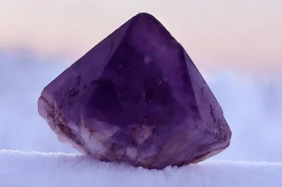 Explore a mina de ametista lampivaara perto de rovaniemi, suba no snowcat e aproveite um almoço ao redor da fogueira. inclui transporte e guia local.