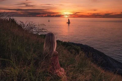 Admirez le coucher de soleil à promthep cape, découvrez le marché nocturne chillva et flânez dans les rues animées de patong avec un guide local. dîner et prise en charge à l’hôtel inclus.