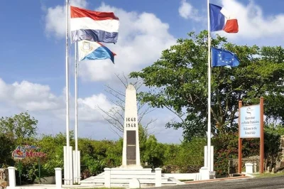 Explore as melhores praias de st. maarten, o mercado de marigot e a famosa maho beach com um guia local. transporte com ar-condicionado, bebidas inclusas e pickup. reserve já!