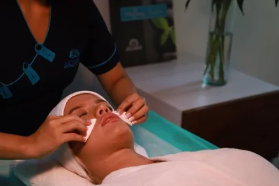 Entspanne im herzen von medellíns finanzviertel bei einem privaten hindu-spa-ritual mit ganzkörpermassage, vulkansteinen und hydrotherapie. inklusive abholung und snacks.