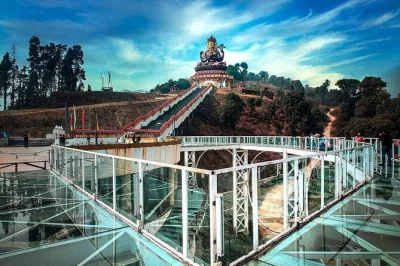 Tour privé de 7 jours de siliguri à gangtok, pelling et darjeeling. comprend le lac tsomgo, le lever du soleil à tiger hill, les marchés locaux et les visites de monastères.