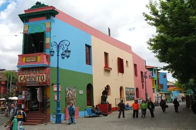 Descubre buenos aires con un guía local: recorre san telmo, prueba dulce de leche, visita la boca y recoleta. incluye recogida y regreso al hotel. reserva ya.