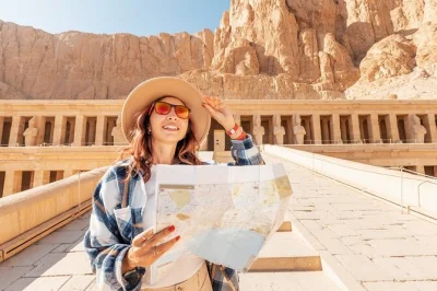 Descubra a margem oeste de luxor—vale dos reis, templo de hatshepsut, medinet habu e colossos de memnon. grupo pequeno, guia em inglês, excelente custo-benefício.